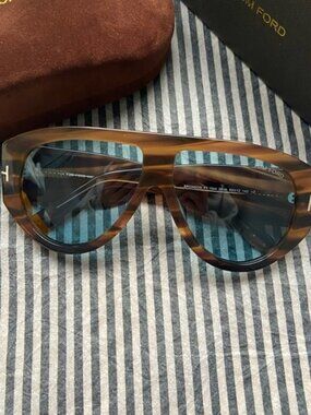 Tom Ford Aviator Sunglasses with Tortoiseshell Frame